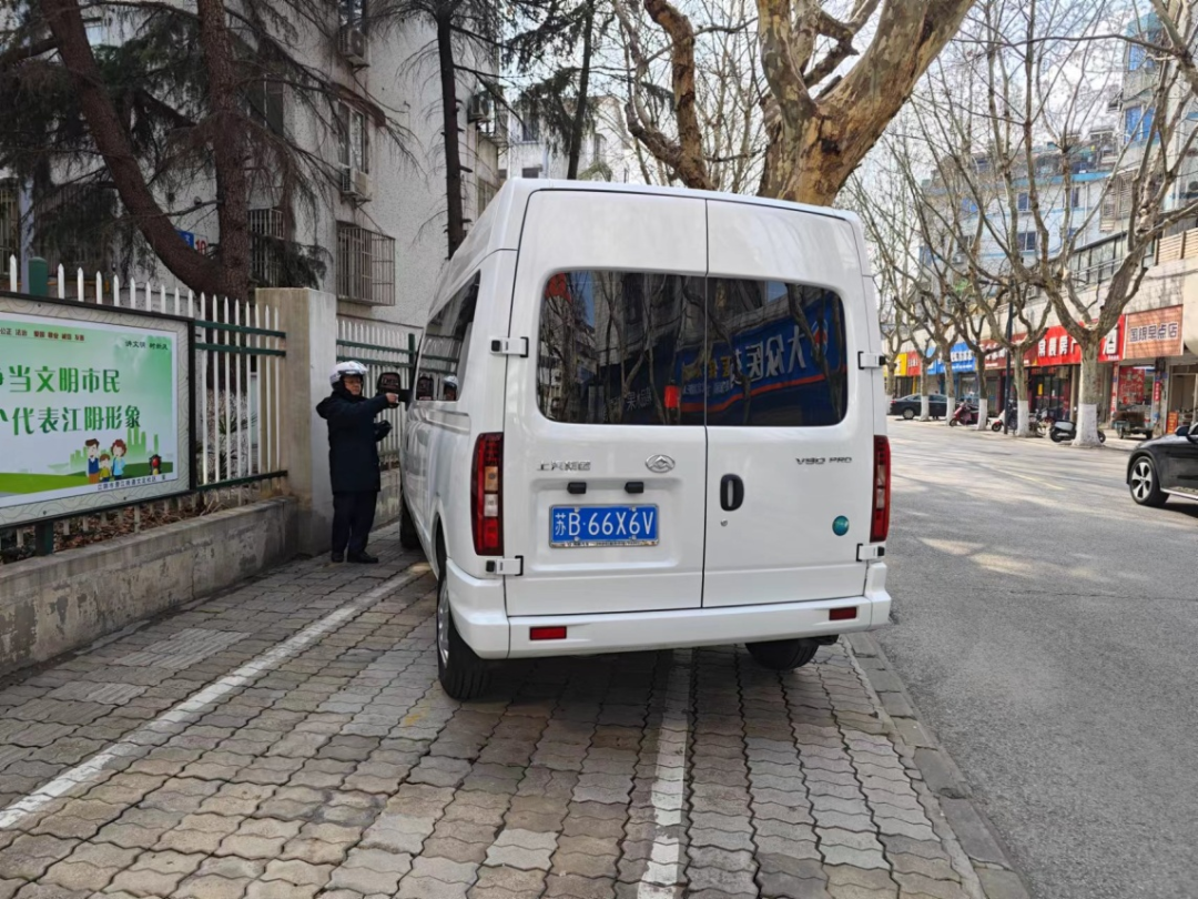 车牌:苏b66x6v违法时间:2024年2月27日违法地点:文定路车牌:苏b80pj0