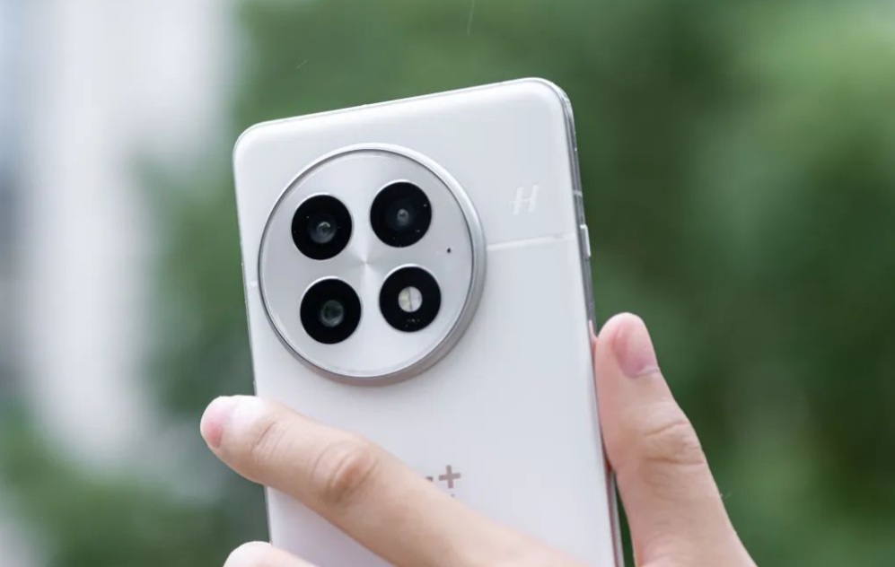 很全面的国产高端手机，骁龙8至尊+哈苏三主摄，性能拍照样样强！