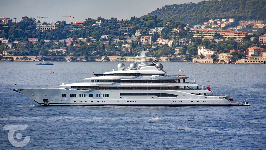 同日,地球另一侧的加勒比海上,豪华游艇阿玛迪亚(amadea)悄悄关闭了