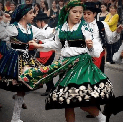 异域风情的美葡萄牙传统服饰_橙果网