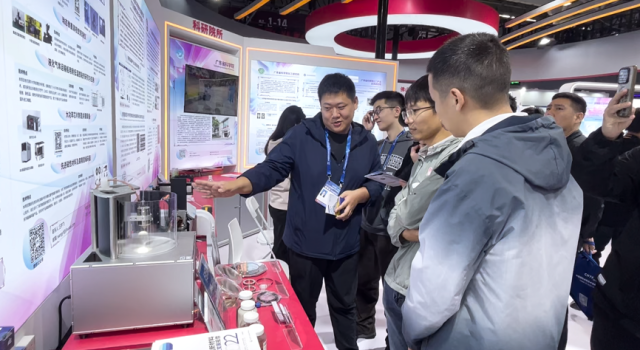 季华实验室展台。