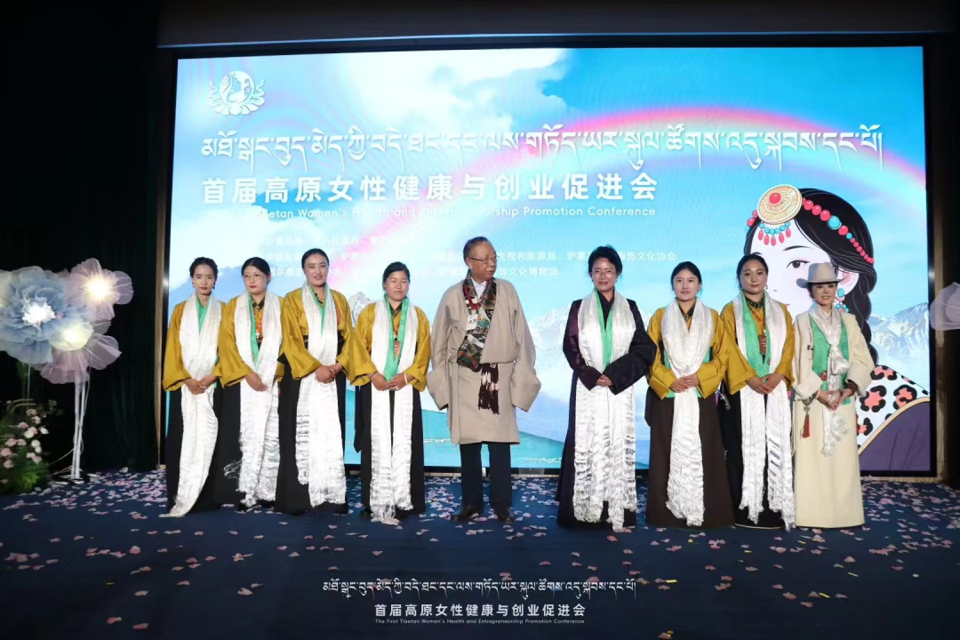 མི་རིགས་གོས་རྒྱན་བཤམས་སྟོན་འགྲན་བསྡུར་ཆེན་མོ་མཇུག་བསྒྲིལ།