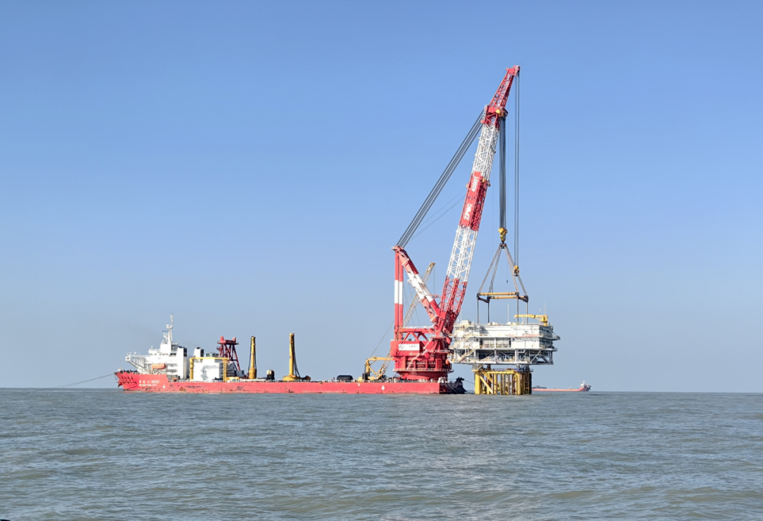 海南500MW海上风电场，海上升压站完成