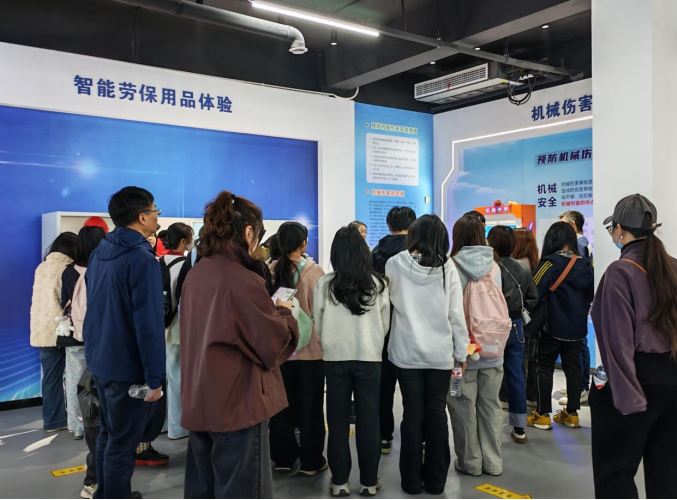 图书馆组织开展安全专题学习活动