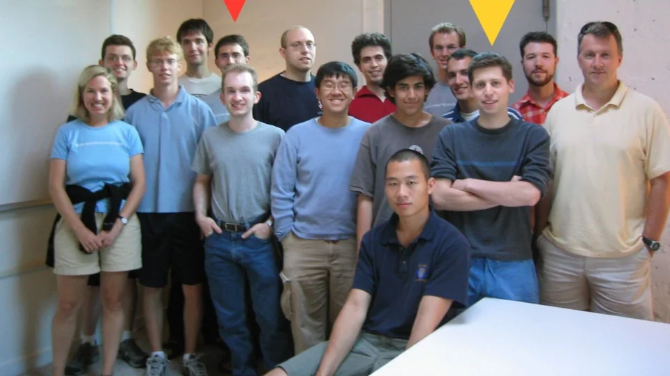 2005 年首届 Y Combinator 创业班级合影。