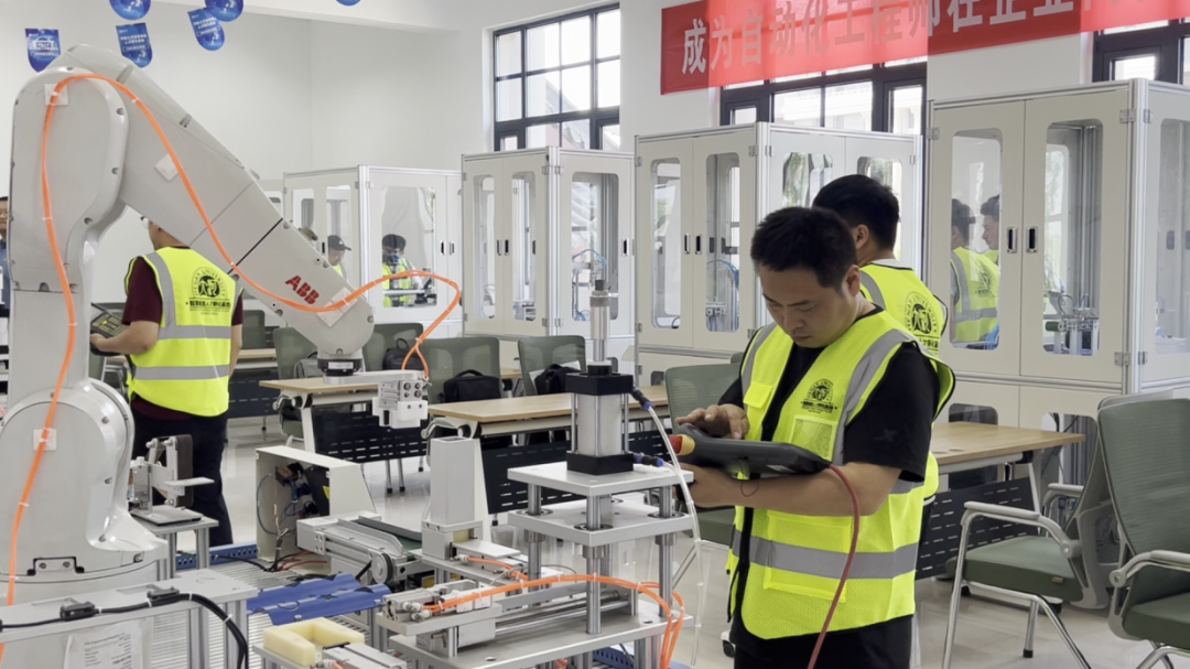 校区环境介绍|河南大学智能制造人才孵化基地