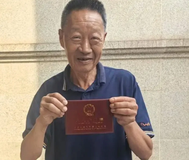 Chinese Man Reunites with Family After 25 Years Alone in Mountain House