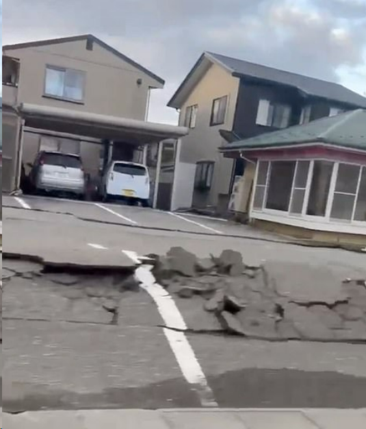 日本发生7.6级地震，引发5米高海啸！6人丧命多人受伤，逾50栋房屋倒塌，核电厂溢出放射性水（组图） - 15