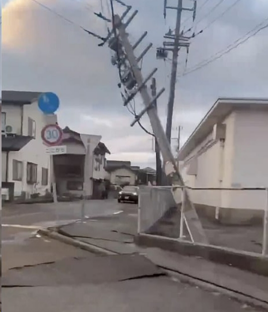 日本发生7.6级地震，引发5米高海啸！6人丧命多人受伤，逾50栋房屋倒塌，核电厂溢出放射性水（组图） - 17