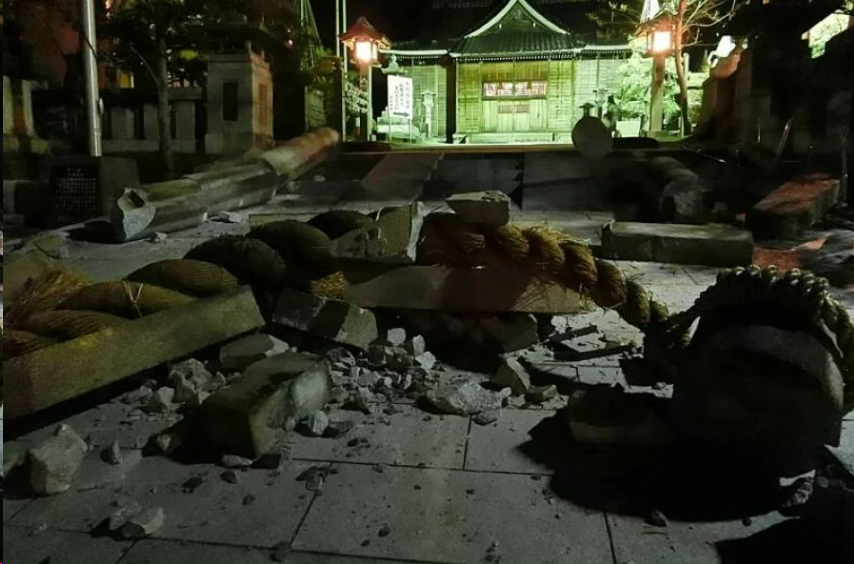 日本发生7.6级地震，引发5米高海啸！6人丧命多人受伤，逾50栋房屋倒塌，核电厂溢出放射性水（组图） - 7