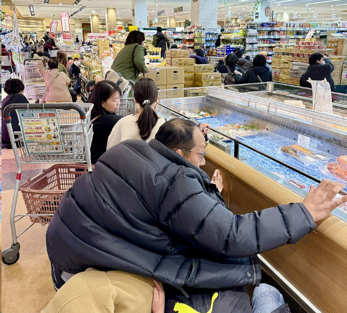 日本发生7.6级地震，引发5米高海啸！6人丧命多人受伤，逾50栋房屋倒塌，核电厂溢出放射性水（组图） - 11
