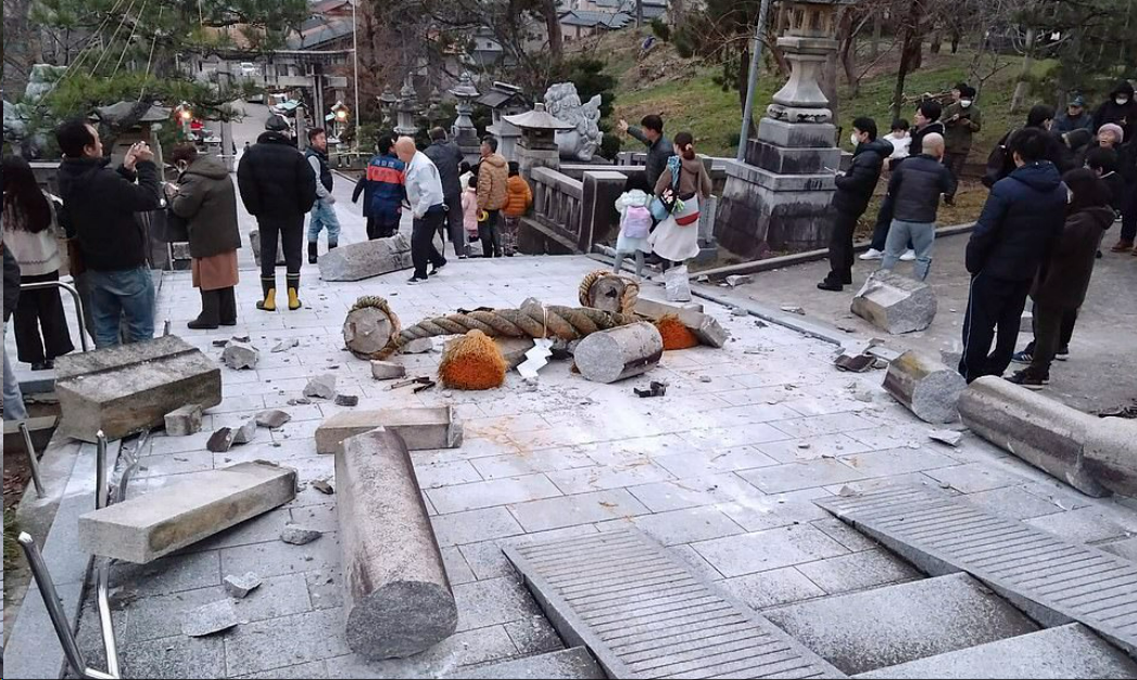 日本发生7.6级地震，引发5米高海啸！6人丧命多人受伤，逾50栋房屋倒塌，核电厂溢出放射性水（组图） - 5