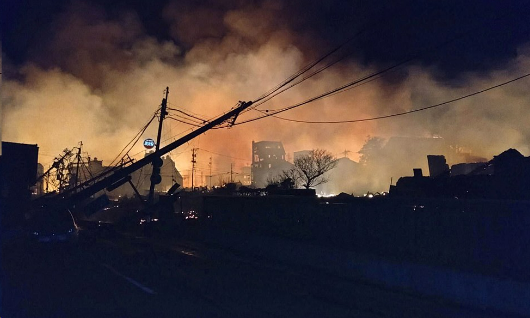 日本发生7.6级地震，引发5米高海啸！6人丧命多人受伤，逾50栋房屋倒塌，核电厂溢出放射性水（组图） - 13