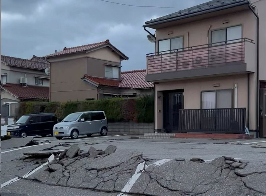 日本发生7.6级地震，引发5米高海啸！6人丧命多人受伤，逾50栋房屋倒塌，核电厂溢出放射性水（组图） - 23