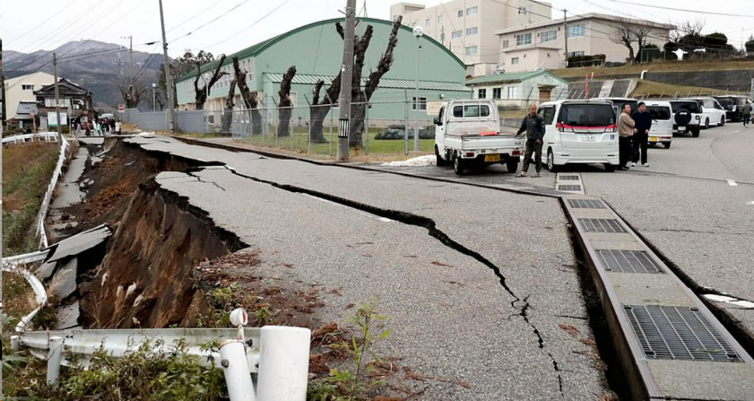 日本发生7.6级地震，引发5米高海啸！6人丧命多人受伤，逾50栋房屋倒塌，核电厂溢出放射性水（组图） - 26
