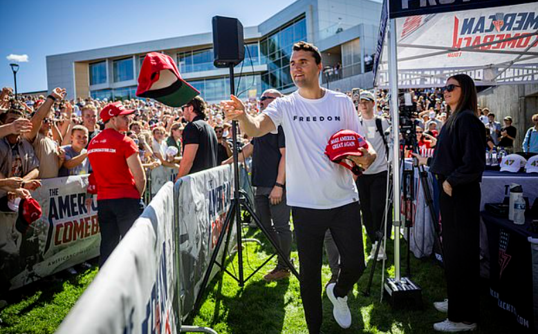 ͻ������������У԰�ݽ�ͻ��ǹ���������е�