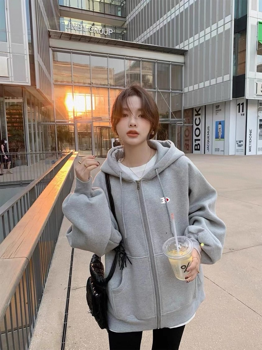 卫衣半裙早春最佳穿搭显瘦又时髦照着穿太美了