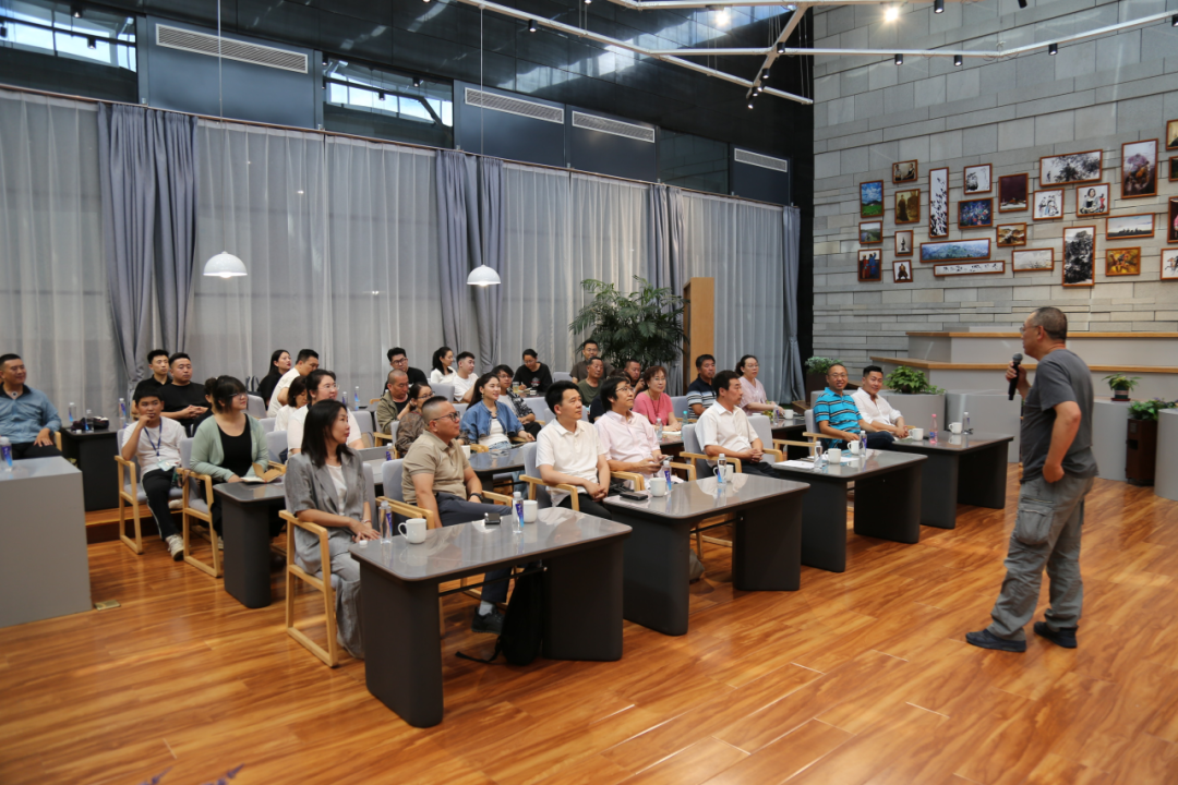 北疆文艺大讲堂·文学创作系列讲座——黄丹《表达决定一切：电影剧作基本思维》在呼和浩特举行 第1张