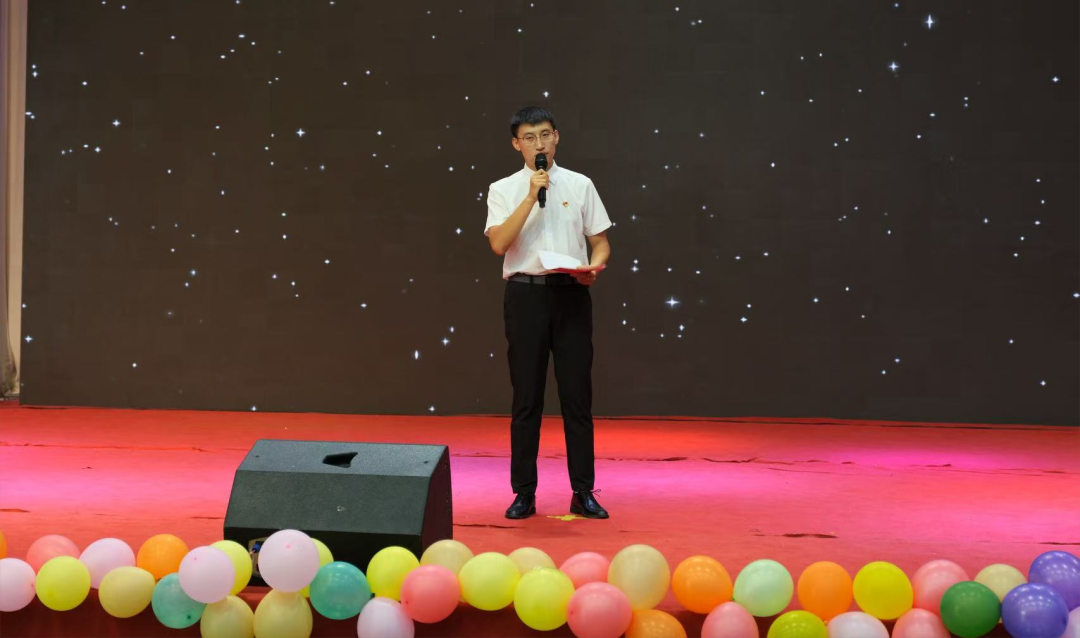 铭记历史 开创未来——纪念中国人民抗日战争暨世界反法西斯战争胜利80周年诗歌朗诵会成功举办 第4张