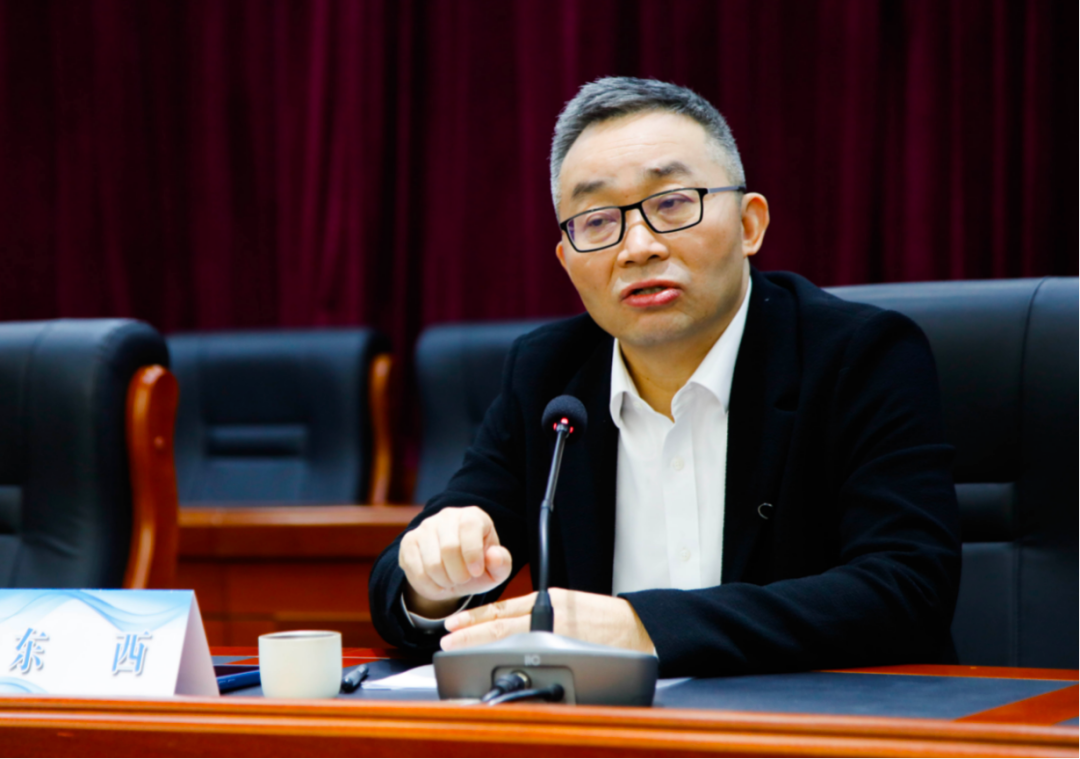 中国作家“文学公开课”在额尔古纳市开讲 第2张