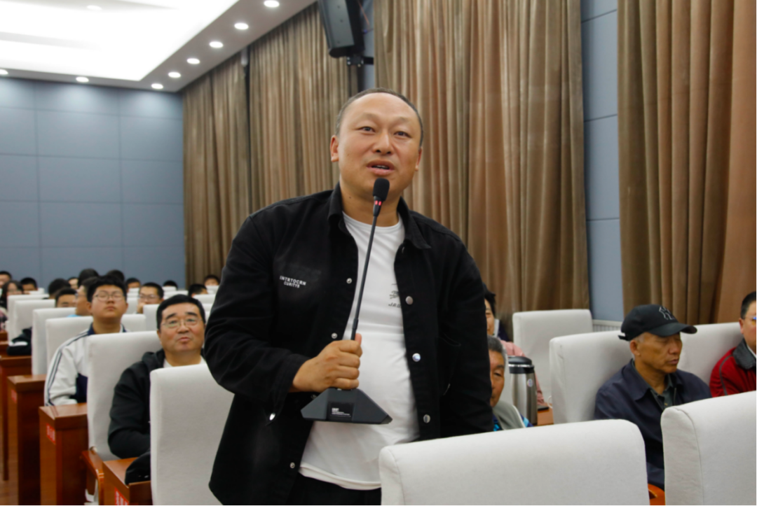 中国作家“文学公开课”在额尔古纳市开讲 第5张