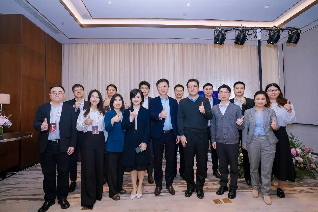 夏普展示ePoster低功耗顯示系列及配套LC-LH室內光伏供電方案，IGZO技術迸發新生命力的圖1