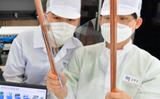UTG | 韩厂ITI研发全球首个20吋超薄可卷曲玻璃的图4