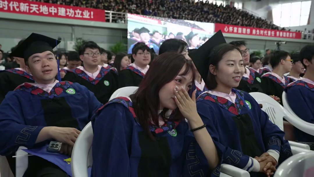 毕业典礼食堂阿姨叮嘱引同学落泪