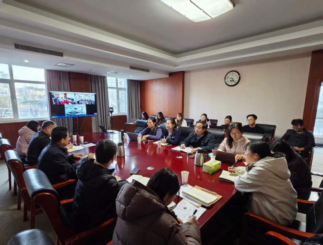 2.会议现场.png