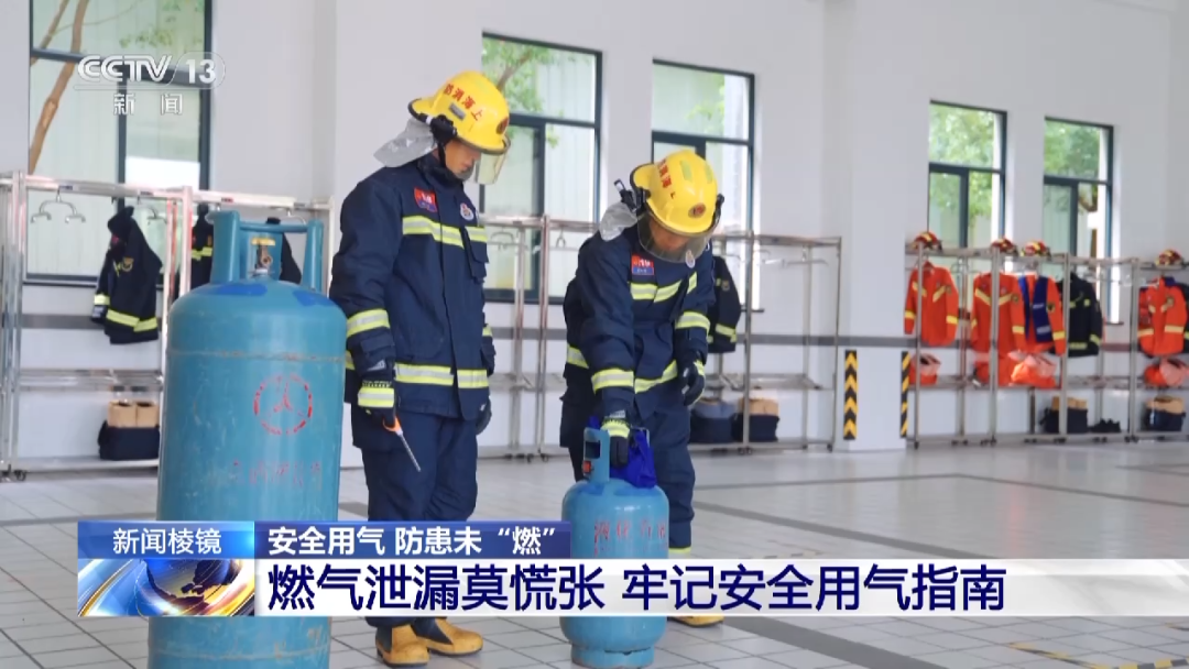 已致2死2伤！山东一沿街房突发燃气闪爆，相邻银行损毁严重，现场多人倒地...（视频/组图） - 19
