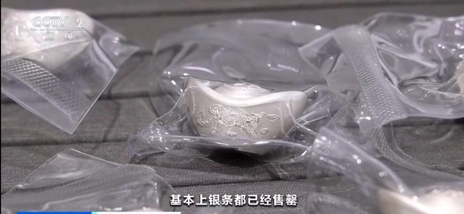 1分钟售罄，线上线下都卖爆了！网友看懵：“刚开始就结束了”