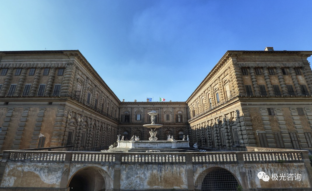 西班牙广场曾经出现在电影《罗马假日》的场景中,成为了所有人都知道