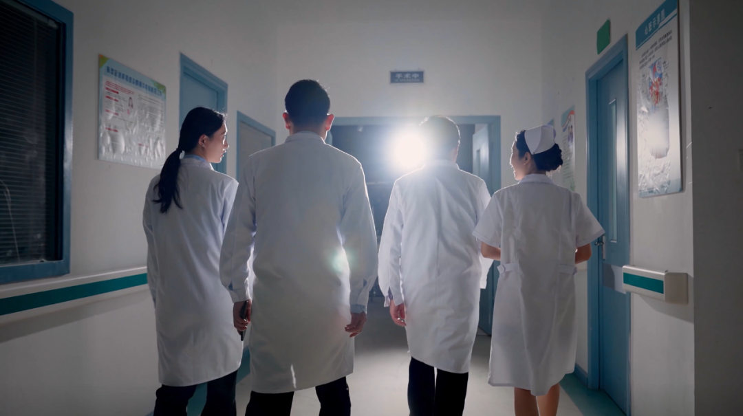 当 AI 成为显微镜的瞳孔，病理科迎来“超分辨率”时刻