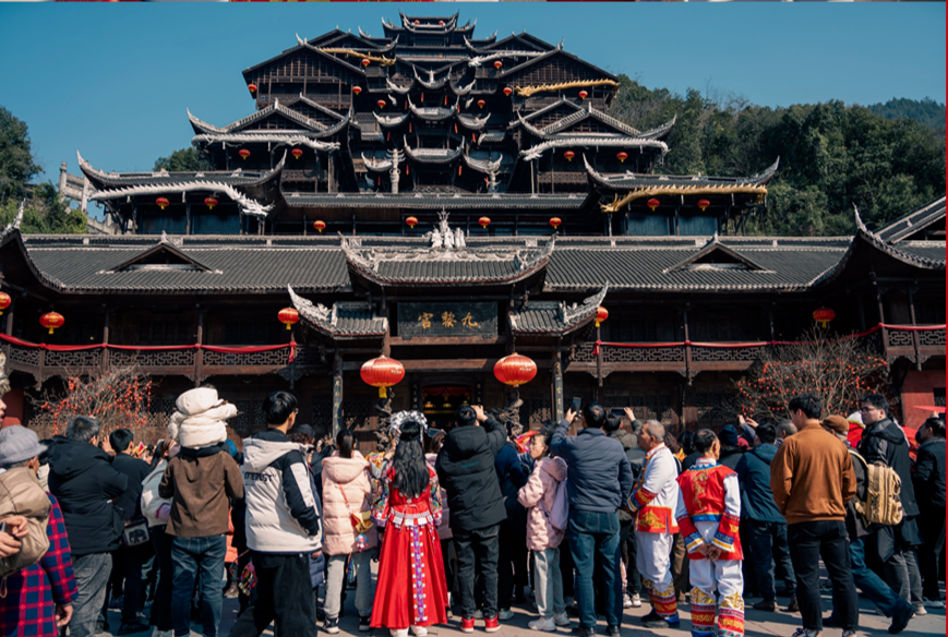 欢乐谷3月1日—3月10日女性游客门票半价110元(原价220元)两江·际