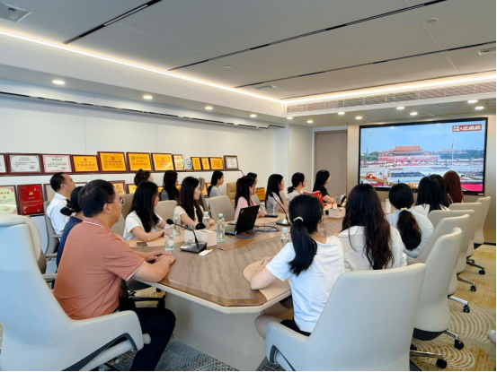 勿忘往昔峥嵘 铭记伟大胜利——广东中海粤党总支组织收看纪念抗战胜利80周年大会直播