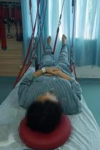 悬吊训练系统 怎么装椎间盘突出引发脊柱侧弯问题，如何通过针灸推拿+悬吊训练恢复身体平衡？_https://www.jmylbn.com_新闻资讯_第15张