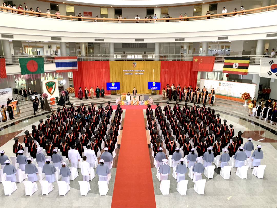 西那瓦国际大学成功举办2024毕业典礼