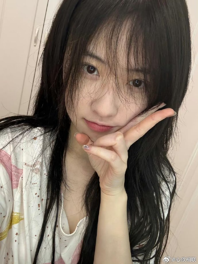 抖音网红蛇姐佘颖欣林允儿与冯提莫的合体