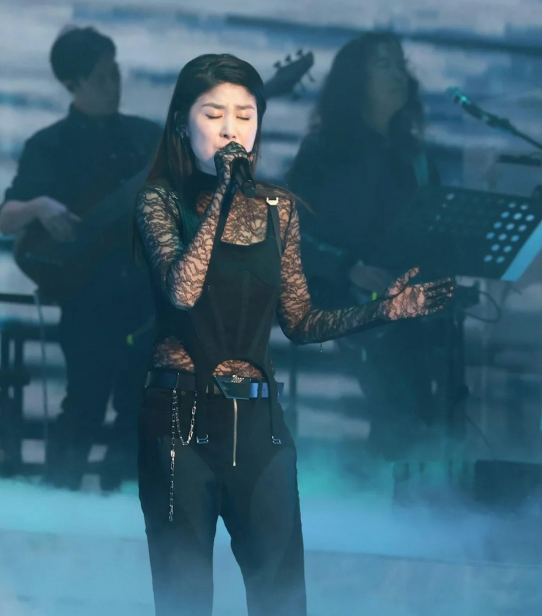 陈慧琳今年1月推出国语新歌《时光厚礼》,在歌坛相当活跃的她,紧接着