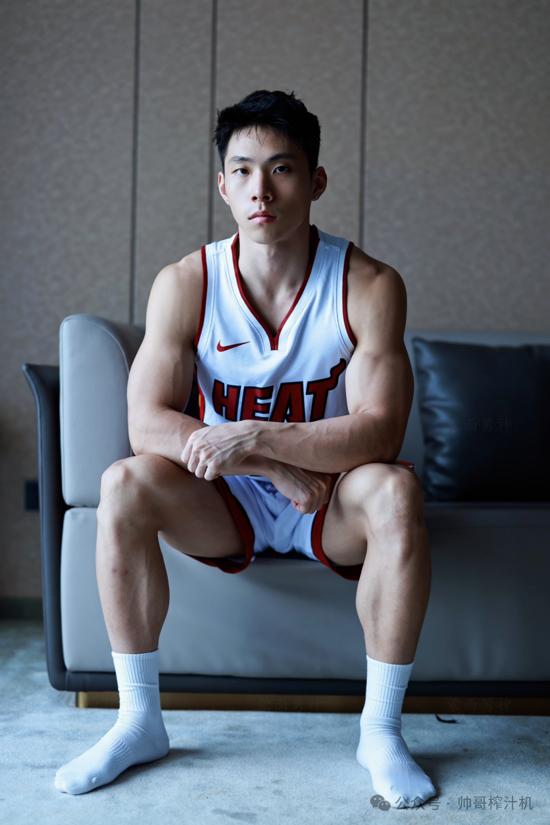 肌肉教练篮球体育生，少年感性感爆棚