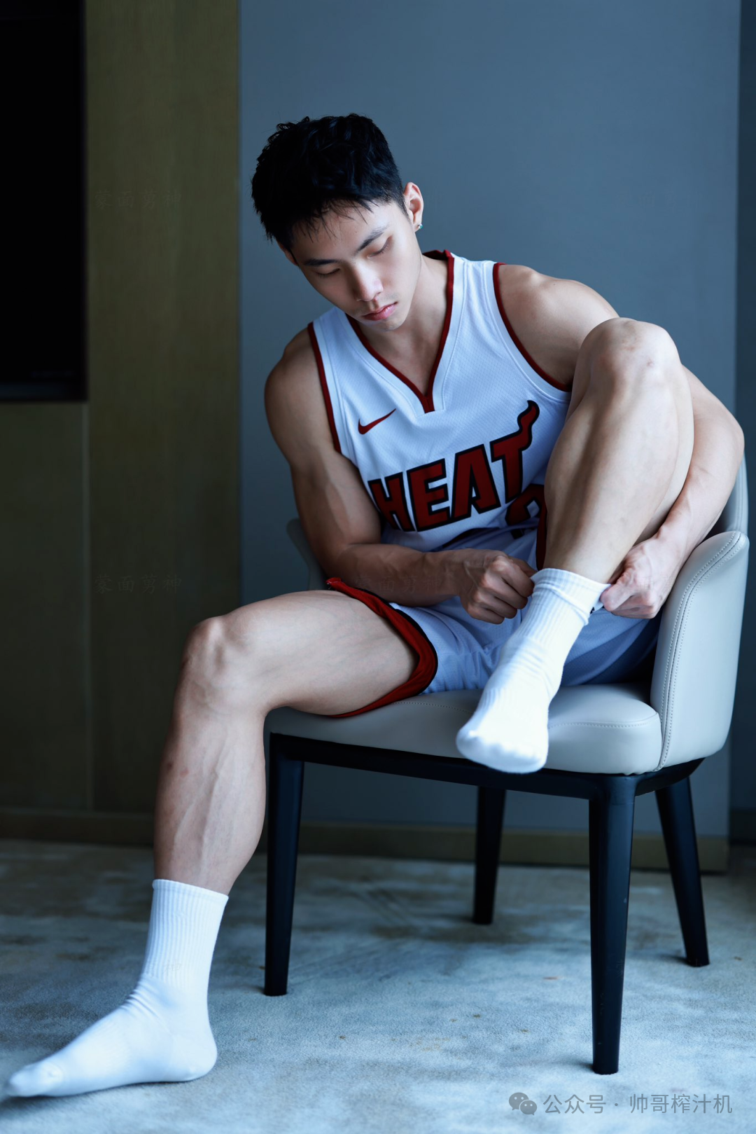 肌肉教练篮球体育生，少年感性感爆棚