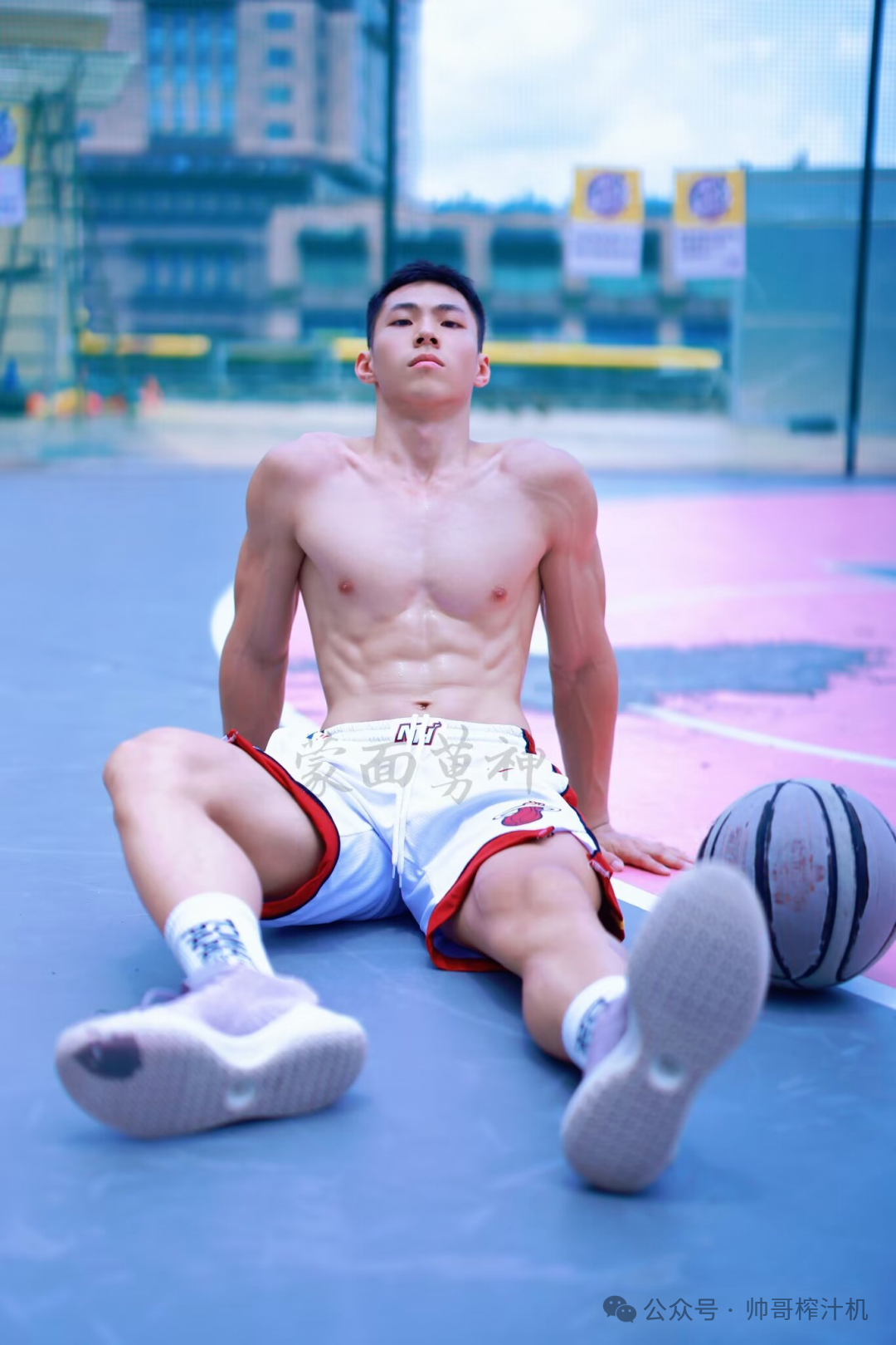 肌肉教练篮球体育生，少年感性感爆棚