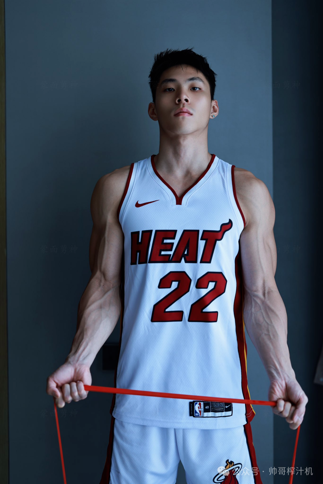 肌肉教练篮球体育生，少年感性感爆棚