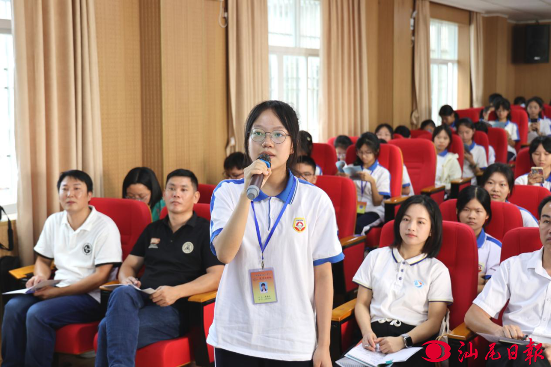 市散文诗学会与市城区凤山中学联合举办散文诗进校园暨凤翼文学社十