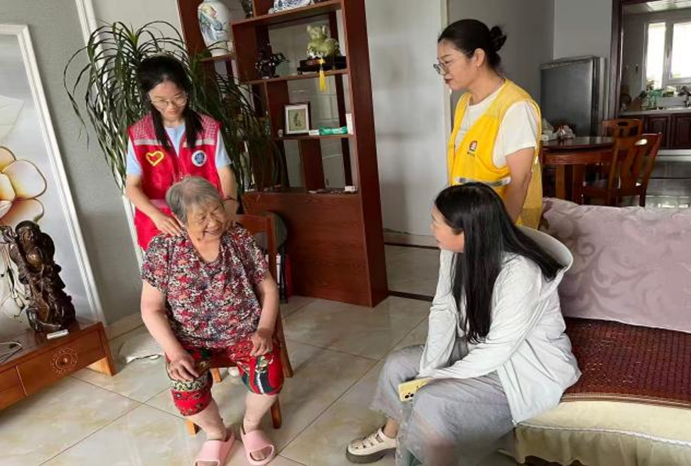 青春康养 · 三下乡｜我校师生走进秦楼街道碧霞湖社区开展志愿服务