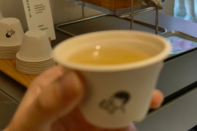 连试饮杯都不放过？喜茶设计师这波怕是要笑晕在工位！