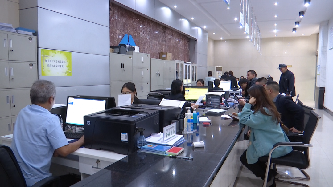 安龙县政务服务中心:创新举措打造便捷高效政务服务 - 安龙县人民政府