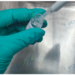 稀釋后用移液器或者注射器吸取定量菌液，一般為0.1mL