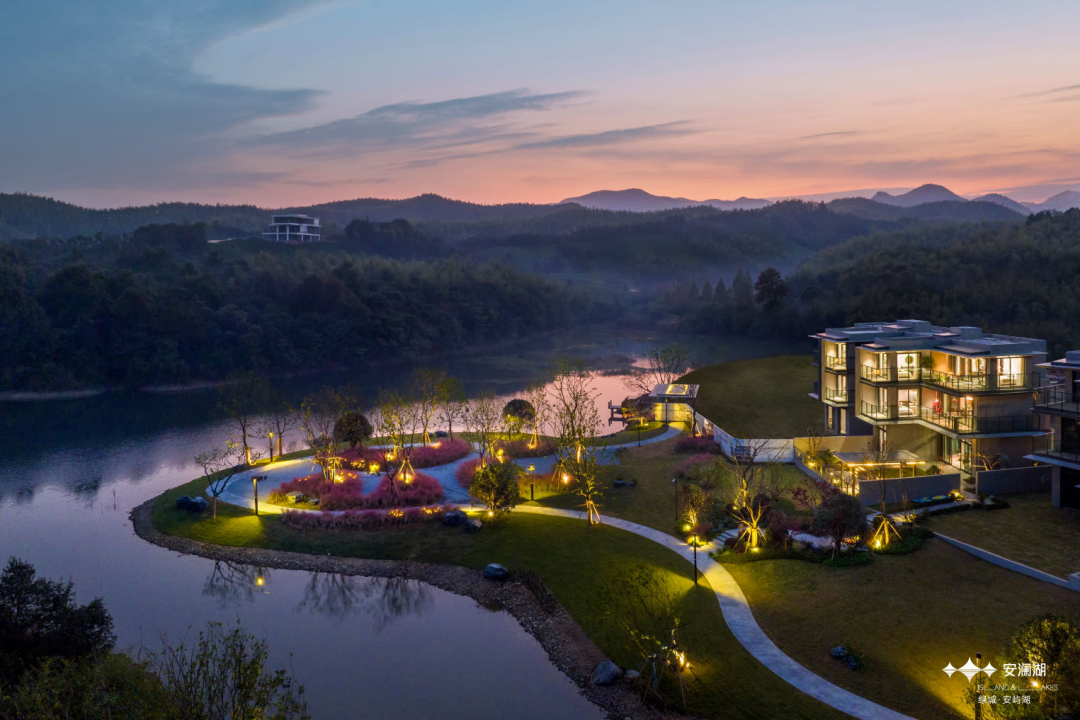 山水,建筑等多种元素,蓝城·江南里以巧夺天工的匠道和精妙绝伦的工艺