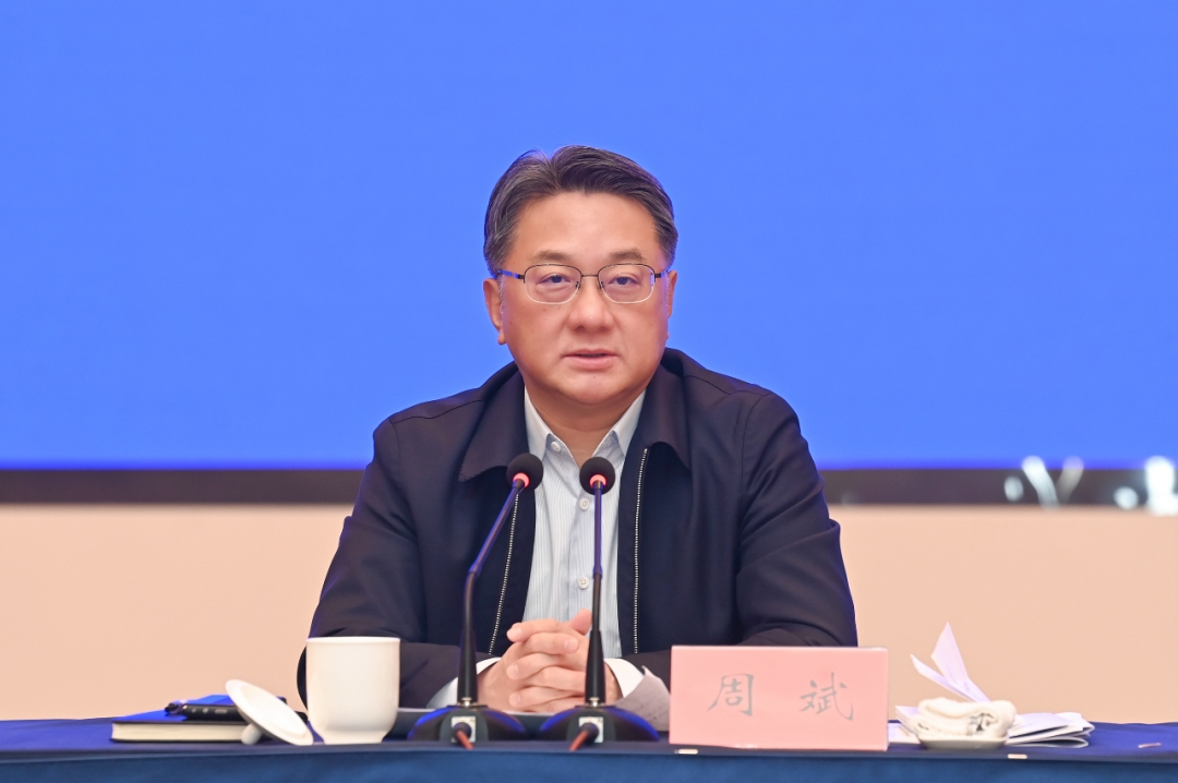 周斌在全市高质量发展项目推进会上强调把握大势抢抓机遇推动重大项目